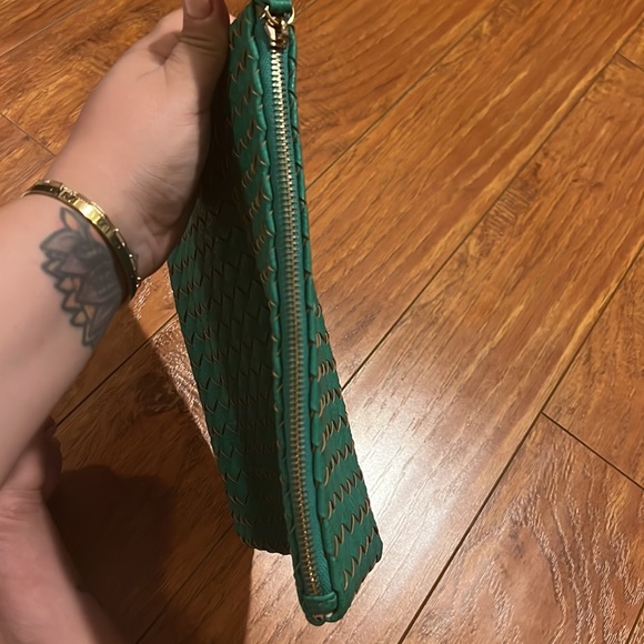 Green fold over clutch - Picture 5 of 5